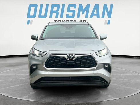 Used 2023 Toyota Highlander LE image 2