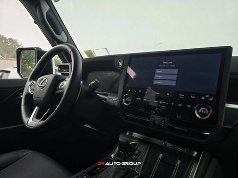 Used 2025 Lexus GX 550 w/ Cold Area Package AWD/4WD image 32