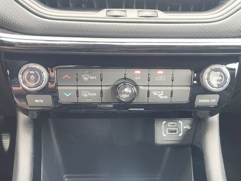 Used 2026 Jeep Compass Latitude AWD/4WD image 22