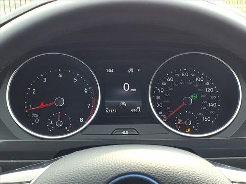 Used 2020 Volkswagen Tiguan SE w/ Panoramic Sunroof Package image 25