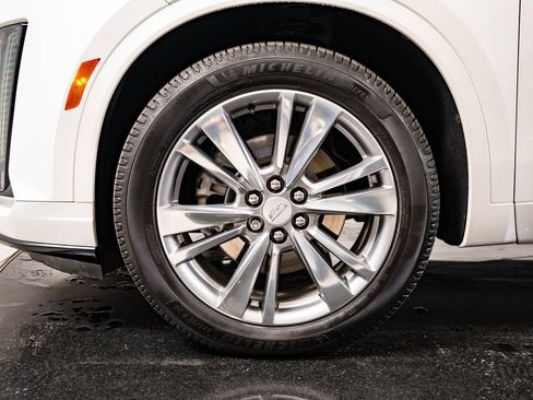 Used 2022 Cadillac XT6 Premium Luxury w/ LPO, Floor Liner Package AWD/4WD image 13