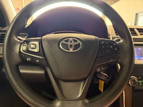 Used 2016 Toyota Camry LE FWD image 18