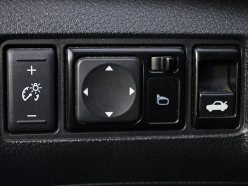 Used 2015 Nissan Sentra SV image 24