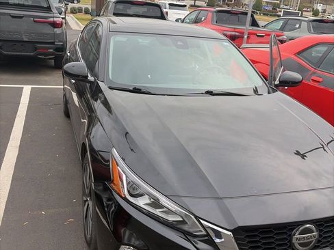 Used 2022 Nissan Altima 2.5 SV w/ SV Premium Package image 7