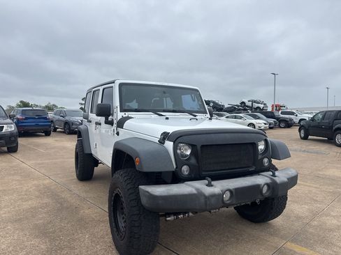 Used 2017 Jeep Wrangler Unlimited Sport AWD/4WD image 2
