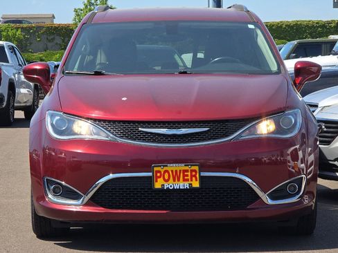 Used 2018 Chrysler Pacifica Touring-L FWD image 9