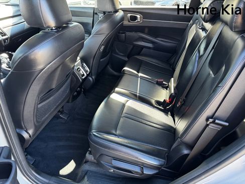 Used 2022 Kia Sorento S image 12