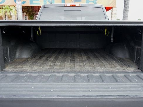 Used 2018 RAM 1500 Laramie image 9