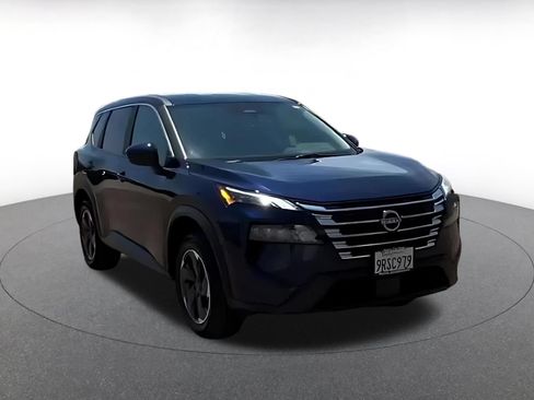 Used 2025 Nissan Rogue SV FWD image 3