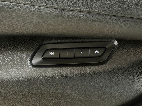 Used 2016 Cadillac Escalade Luxury RWD image 16