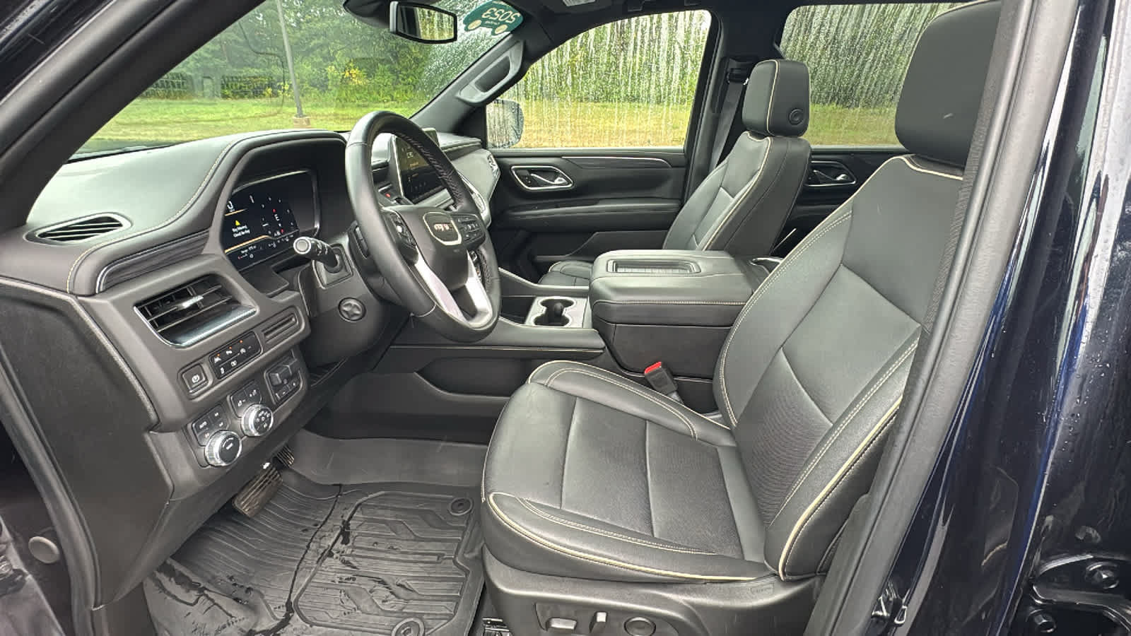 Certified 2023 GMC Yukon XL SLT w/ SLT Premium Package AWD/4WD image 6