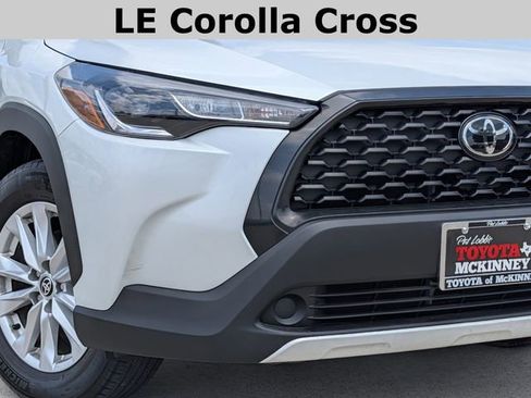 Used 2023 Toyota Corolla Cross LE FWD image 3