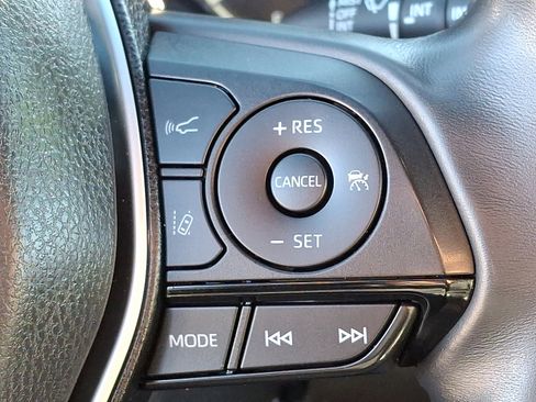 Certified 2022 Toyota Venza XLE image 22