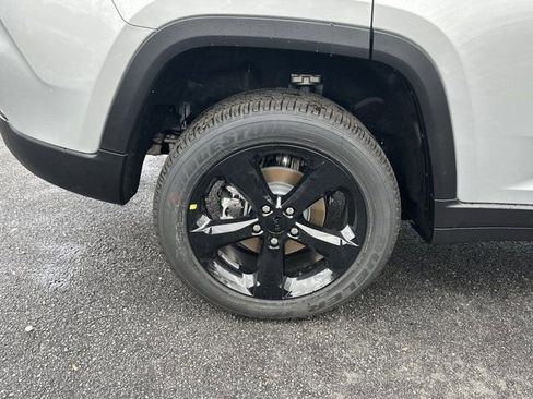 New 2025 Jeep Grand Cherokee Altitude image 19