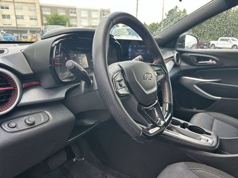 Certified 2025 Chevrolet Trax RS FWD image 10