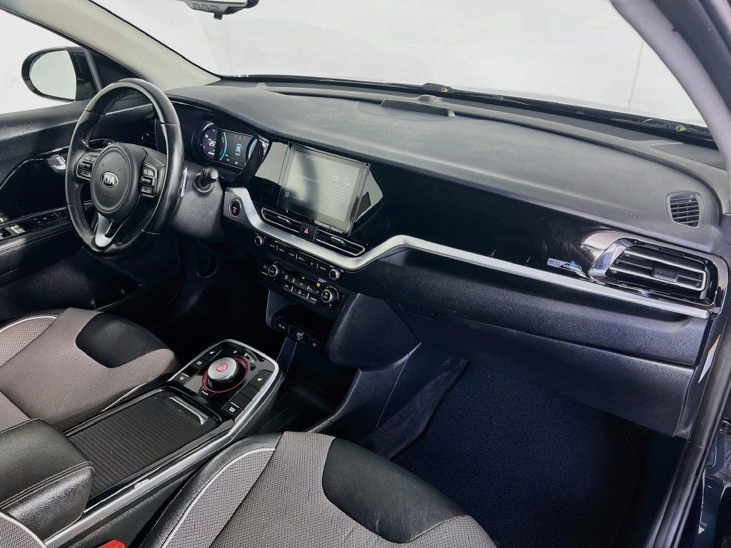 Used 2020 Kia Niro EX FWD image 28