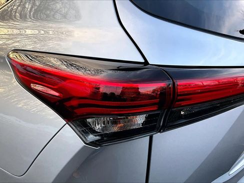 Used 2021 Toyota Highlander XLE image 27