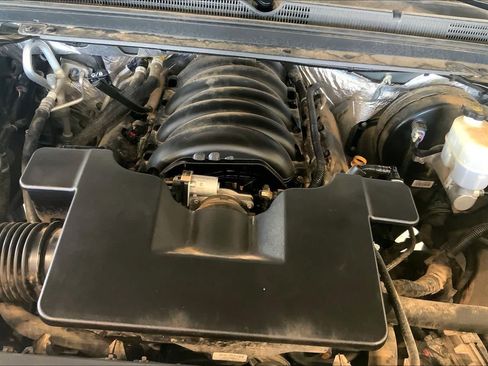 Used 2017 Chevrolet Suburban LT RWD image 30