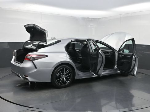 Used 2022 Toyota Camry SE w/ Convenience Package FWD image 38