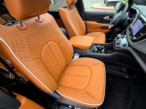 New 2026 Chrysler Pacifica Pinnacle FWD image 28