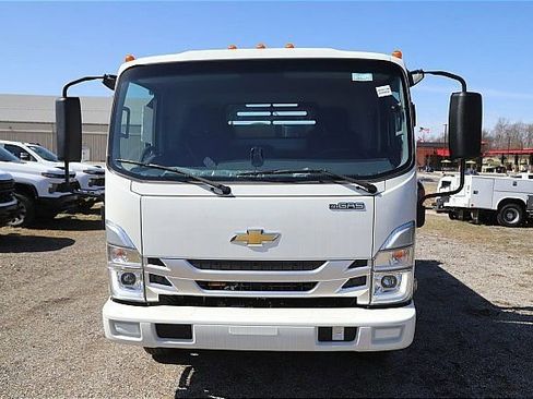 New 2025 Chevrolet Low Cab Forward image 7