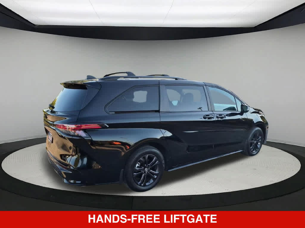 Used 2025 Toyota Sienna XSE w/ XSE Premium Package AWD/4WD image 7