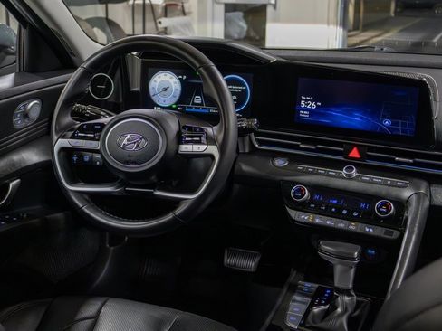 Certified 2022 Hyundai Elantra Limited w/ Cargo Package image 11