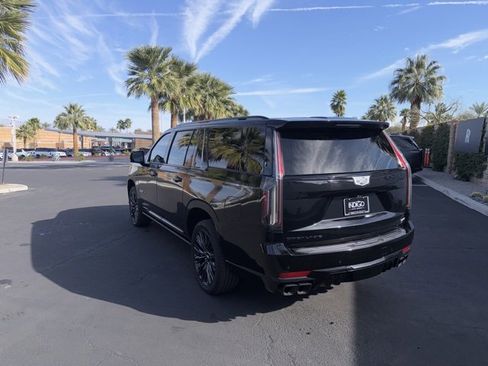 Used 2023 Cadillac Escalade ESV V w/ LPO, ONYX Package image 8