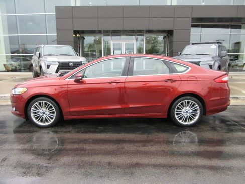 Used 2014 Ford Fusion SE w/ Equipment Group 202A FWD image 3