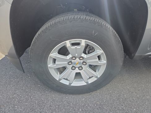 Used 2022 Chevrolet Colorado LT w/ LT Convenience Package AWD/4WD image 11