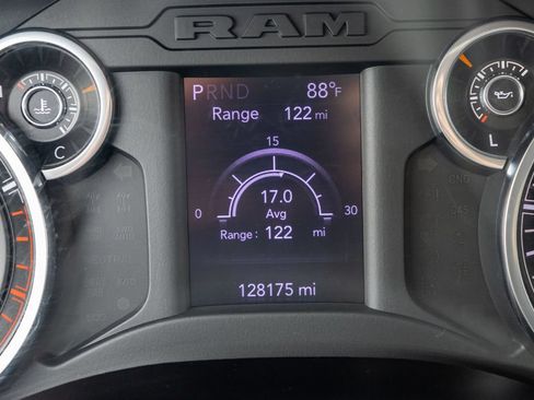 Used 2022 RAM 2500 Tradesman w/ Chrome Appearance Group RWD image 18