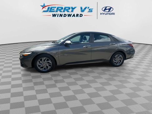 Used 2024 Hyundai Elantra SEL image 5