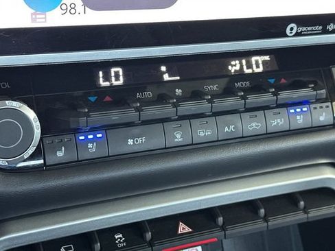 Used 2024 Toyota Tundra Platinum AWD/4WD image 22
