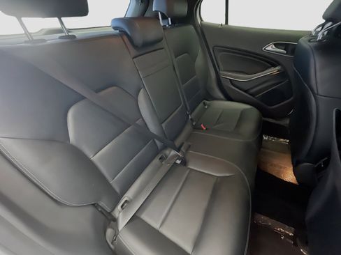 Used 2020 Mercedes-Benz GLA 250 w/ Premium Package image 17