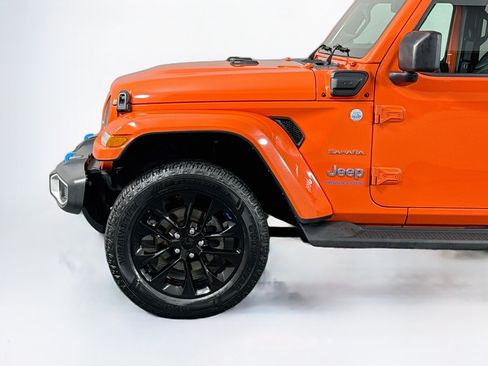 Used 2023 Jeep Wrangler Unlimited Sahara w/ Cold Weather Group AWD/4WD image 39