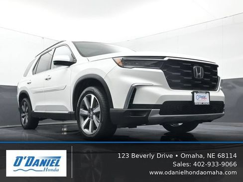 Used 2024 Honda Pilot Touring image 14