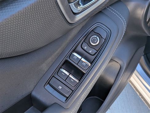 Used 2020 Subaru Forester Premium image 11