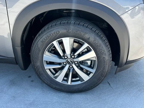 New 2026 Nissan Pathfinder SL FWD image 10