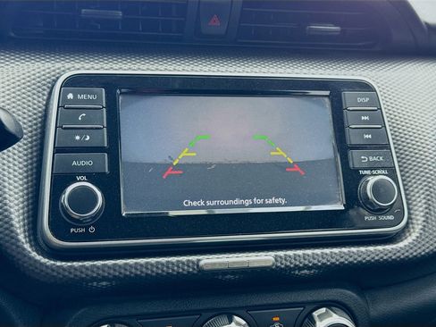 Used 2020 Nissan Kicks S image 10