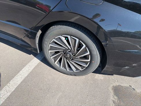 Used 2025 Hyundai Sonata Limited image 25