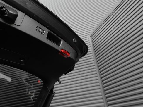 Certified 2026 Porsche Macan AWD/4WD image 28