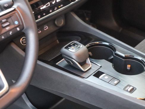 Used 2023 Nissan Rogue SV image 21