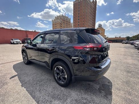 Certified 2025 Nissan Rogue SV FWD image 3