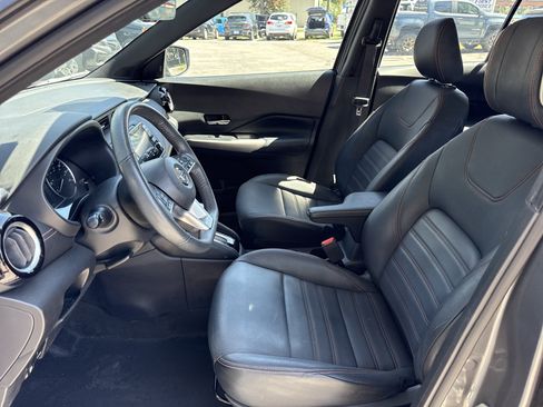 Used 2020 Nissan Kicks SR w/ SR Premium Package FWD image 9