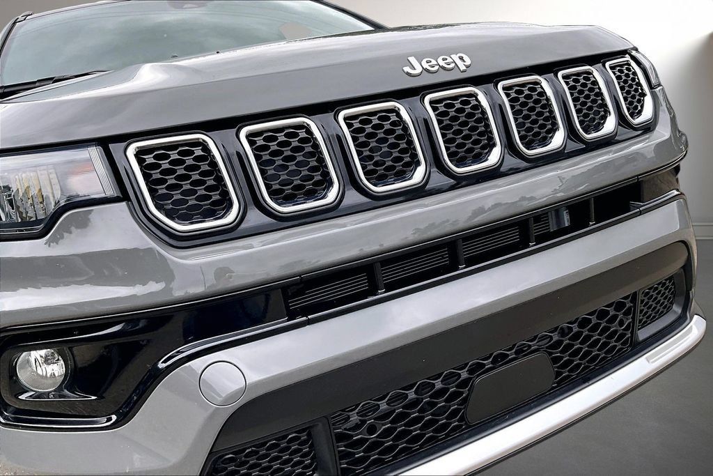 Used 2023 Jeep Compass Limited AWD/4WD image 32