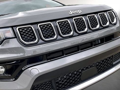 Used 2023 Jeep Compass Limited AWD/4WD image 32