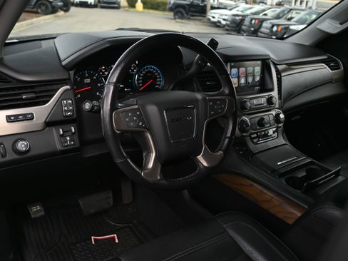 Used 2019 GMC Yukon XL Denali w/ Denali Ultimate Package image 3