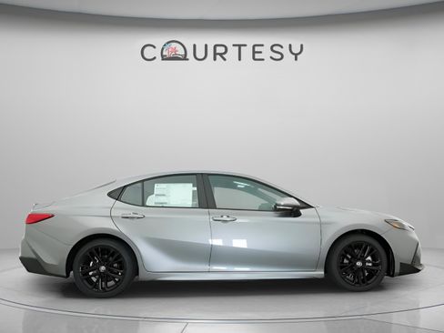 Used 2026 Toyota Camry SE FWD image 22