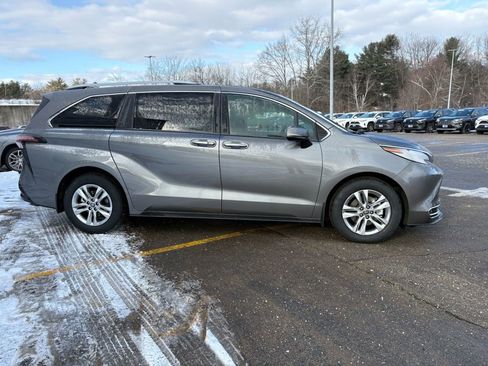 New 2026 Toyota Sienna Limited image 9