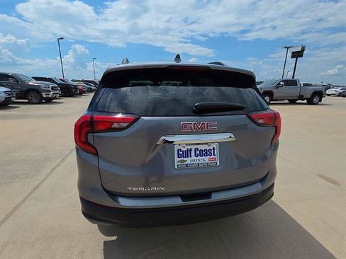 Used 2021 GMC Terrain SLE w/ Driver Convenience Package FWD image 7